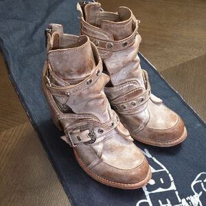 Freebird Distressed Sonoma Ankle Booties Women's Size 8